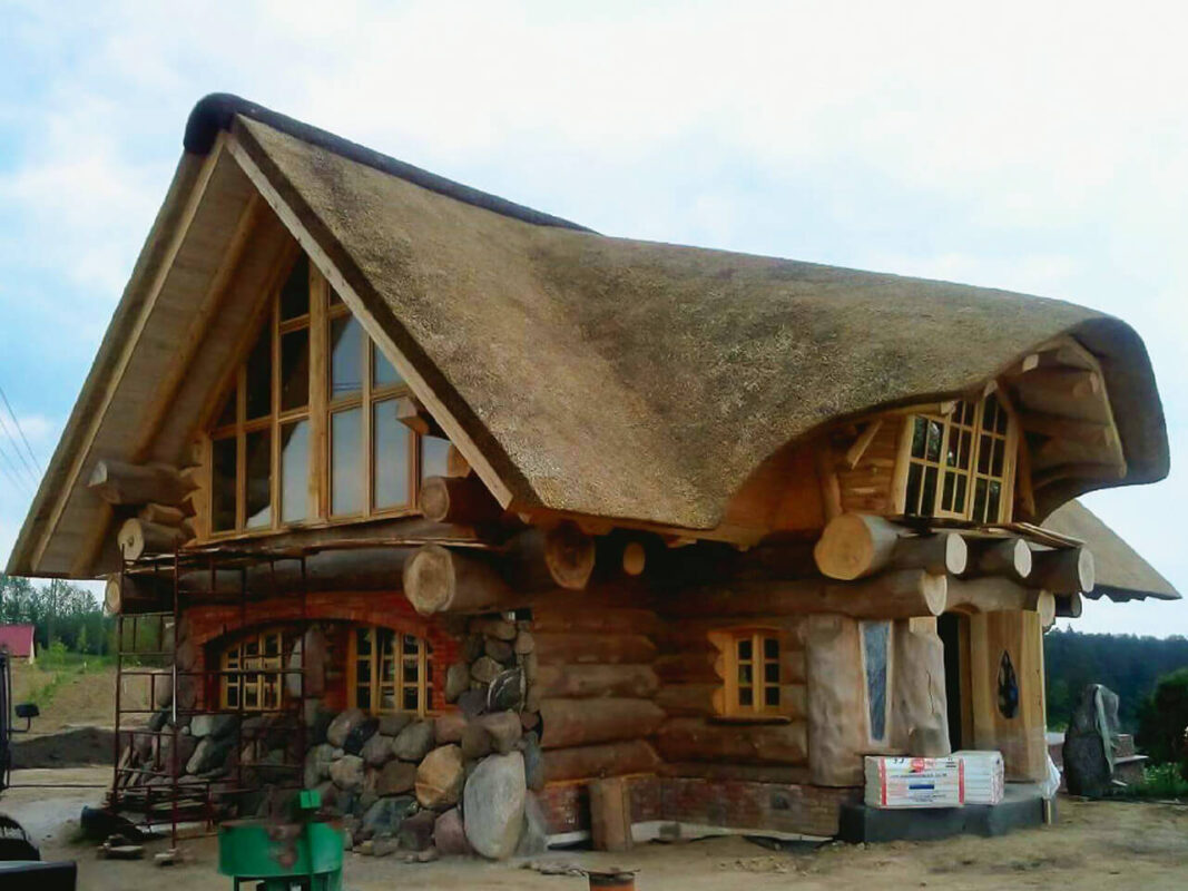 Dom z bali naturalnych o pow. 220 metrów kwadratowych Gniew