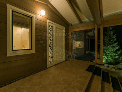 Dom z bali klejonych ganek